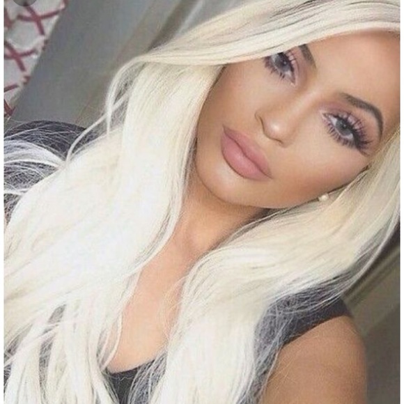 ?24” BLONDE STRAIGHT LACE FRONT WIG? *NWT*
?? main image 6